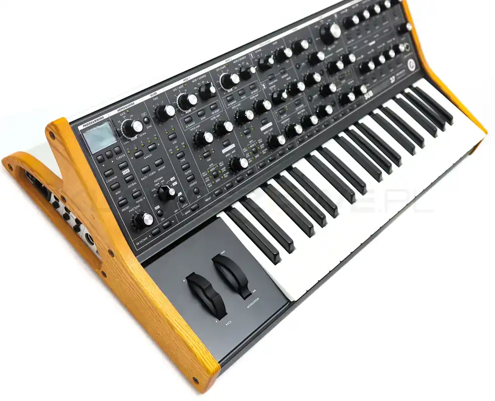 Hit cenowy Moog Subsequent 37